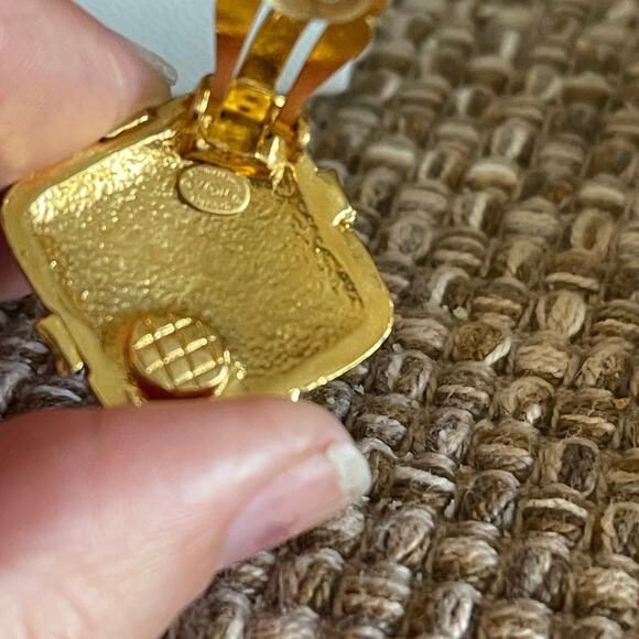 Vintage Authentic Chanel clip on Earrings w/Box - Picture 3 of 12